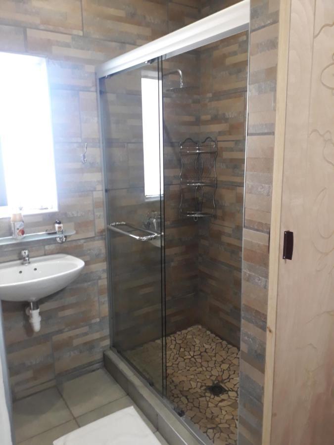 Bateleur Self Catering Cc Lägenhet Windhoek Exteriör bild