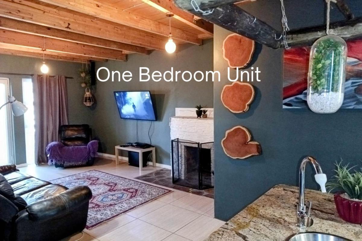 Bateleur Self Catering Cc Lägenhet Windhoek Exteriör bild