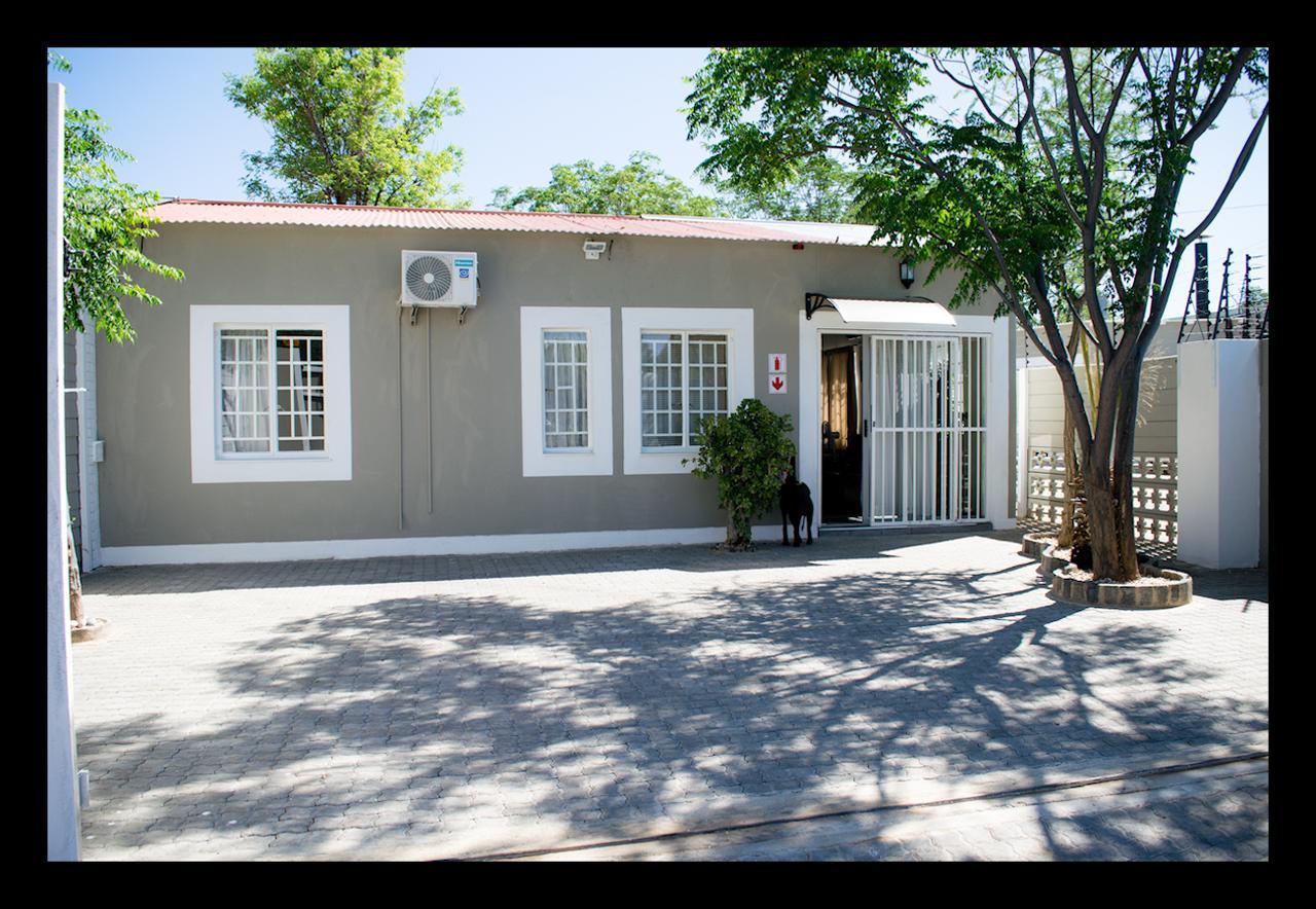 Bateleur Self Catering Cc Lägenhet Windhoek Exteriör bild